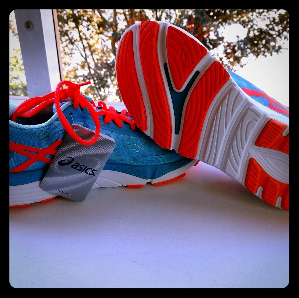 Asics 33 M 2 running shoe